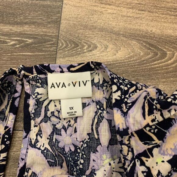 Ava Viv ladies top.  Size: 1X. - Picture 2 of 6